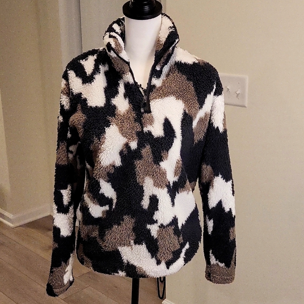 Eddie Bauer Plush jacket Size small.      Blended colors, black, brown,and white